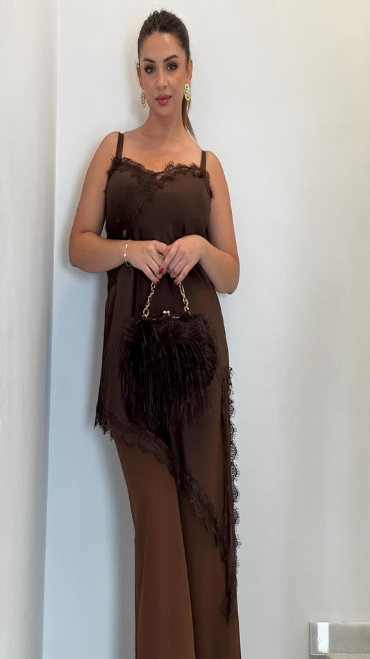 Vestido asimétrico lencero encaje