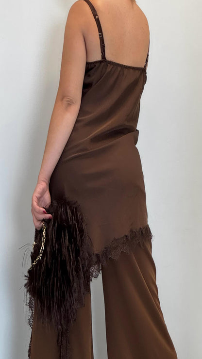 Vestido asimétrico lencero encaje