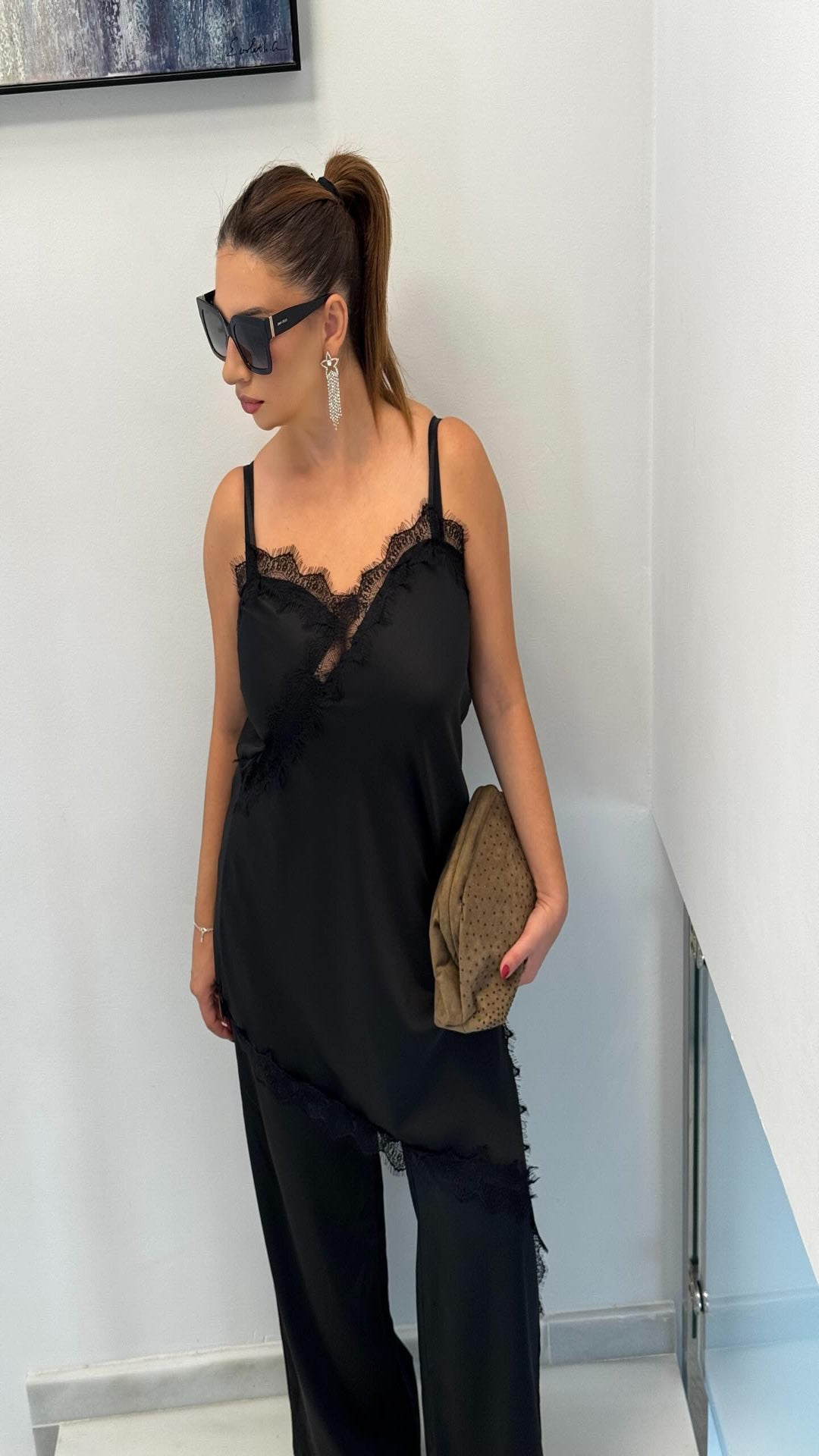 Vestido asimétrico lencero encaje