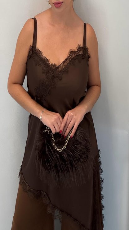 Vestido asimétrico lencero encaje