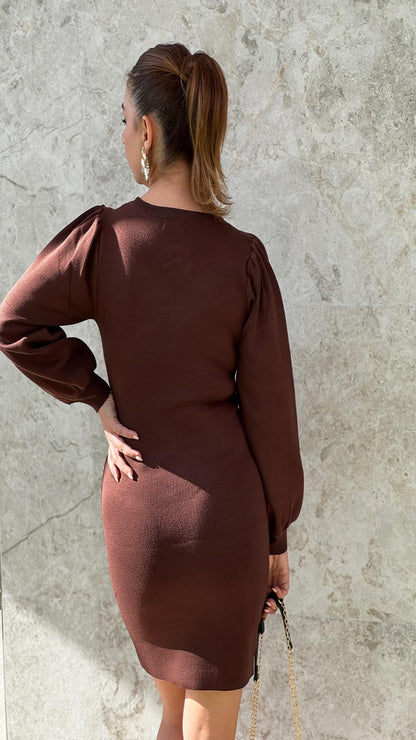 Vestido punto broche dorado