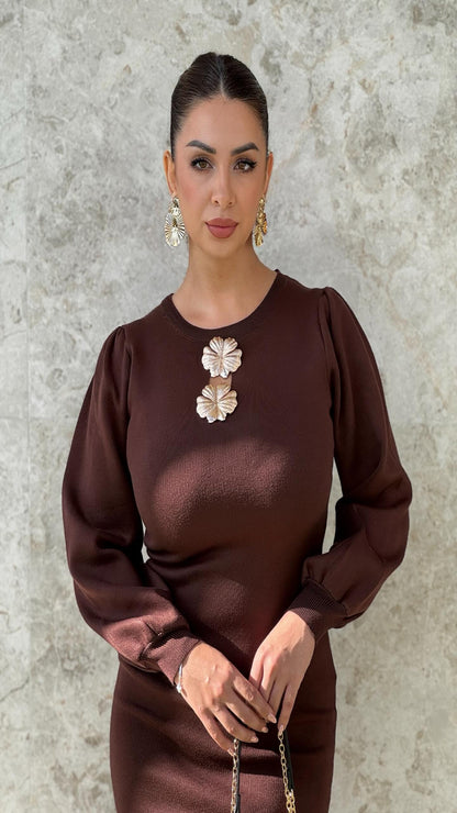 Vestido punto broche dorado