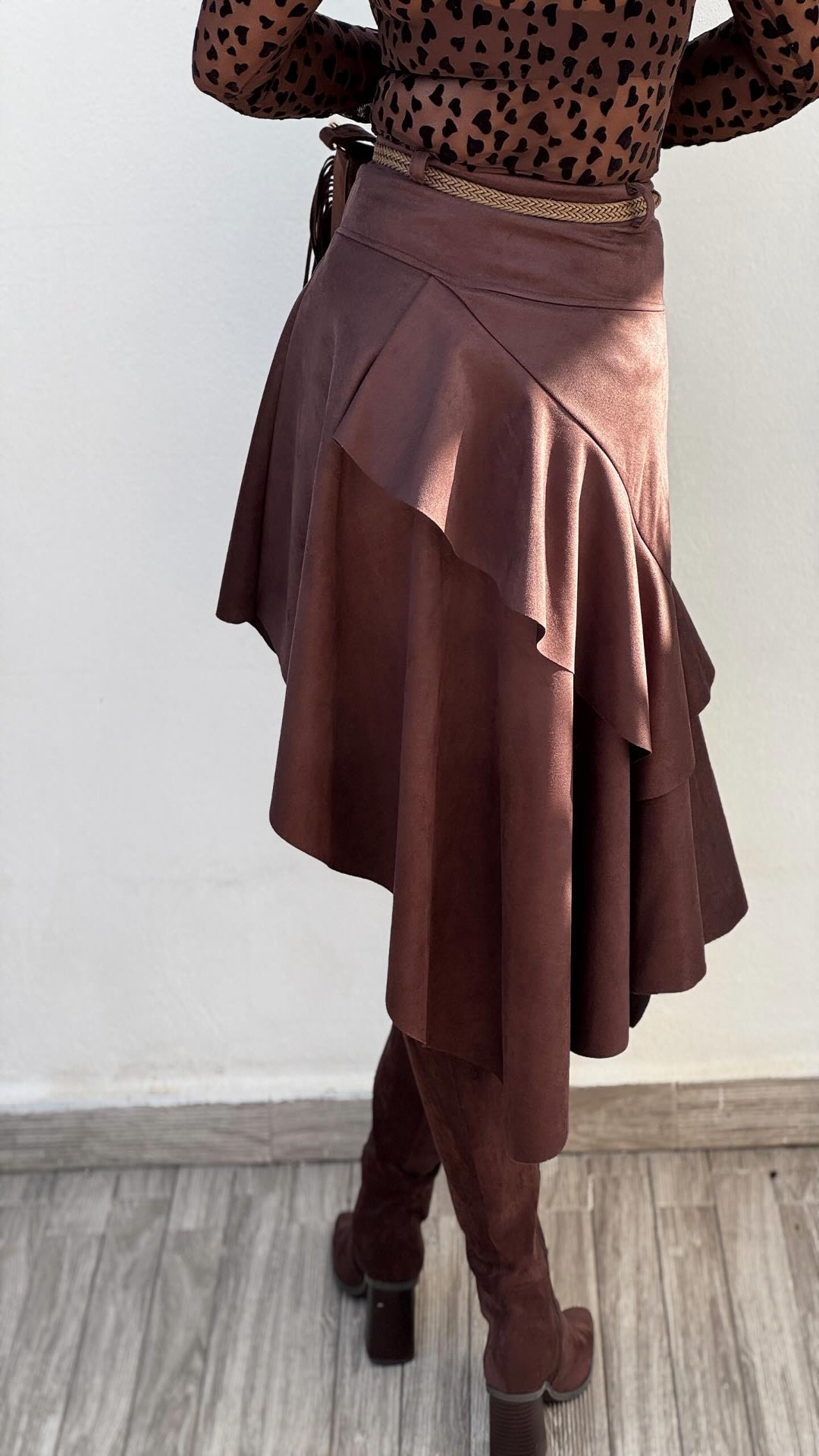 Falda efecto ante asimétrica volante