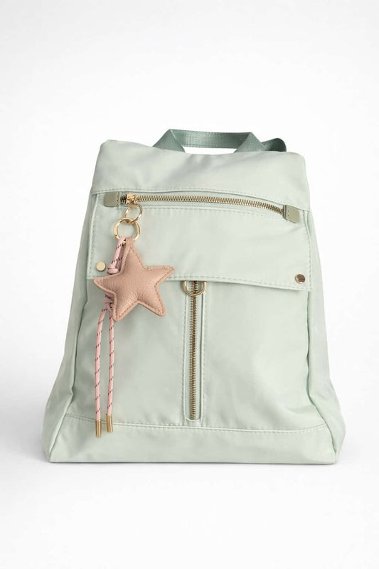 Mochila con colgante de estrella