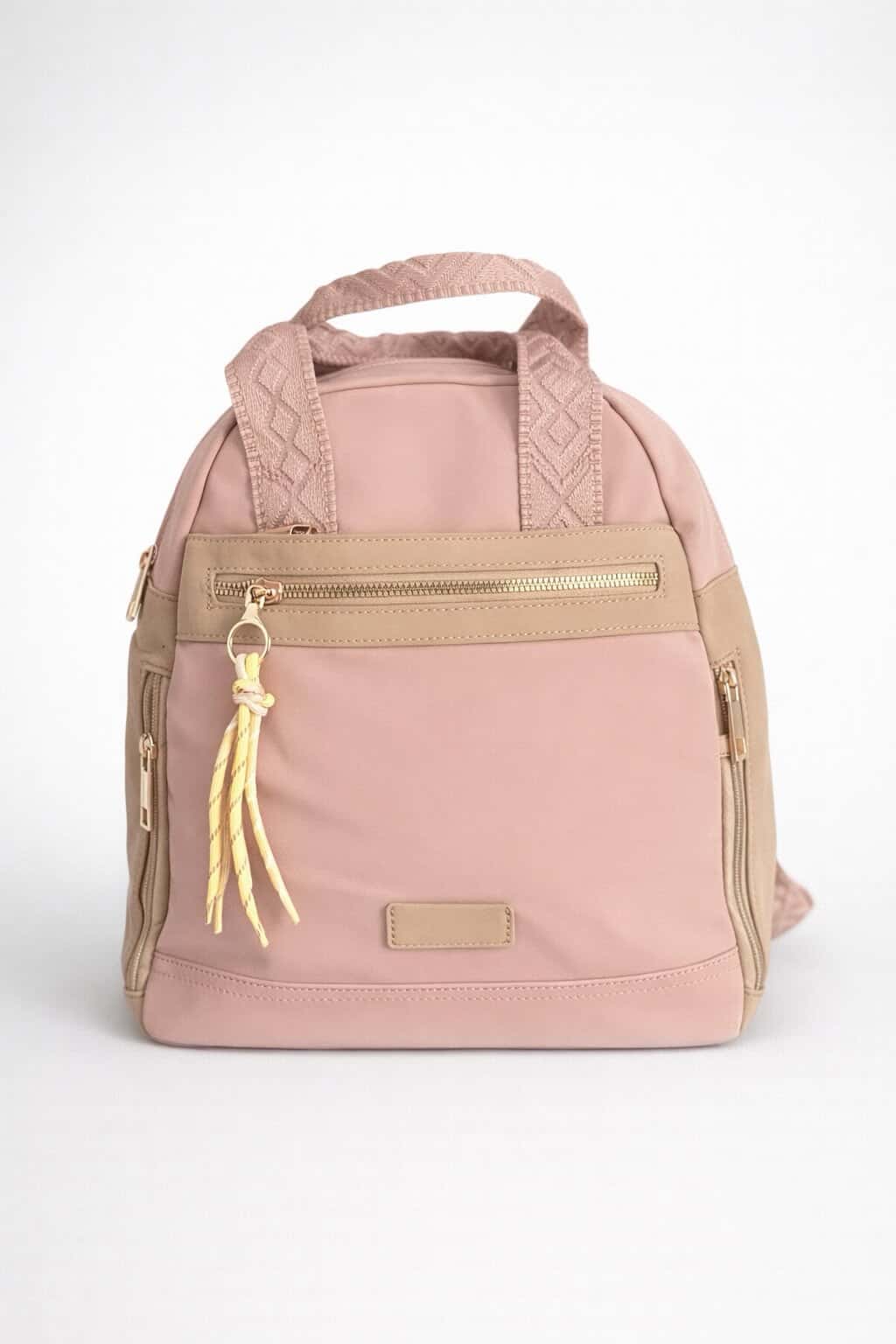 Mochila de nylon con colgante