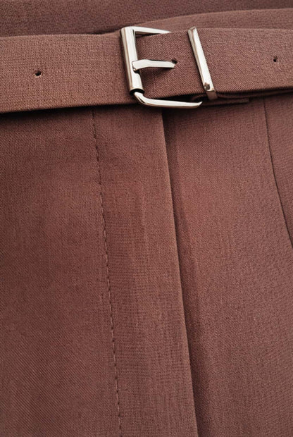 Pantalón pliegues con cinturón