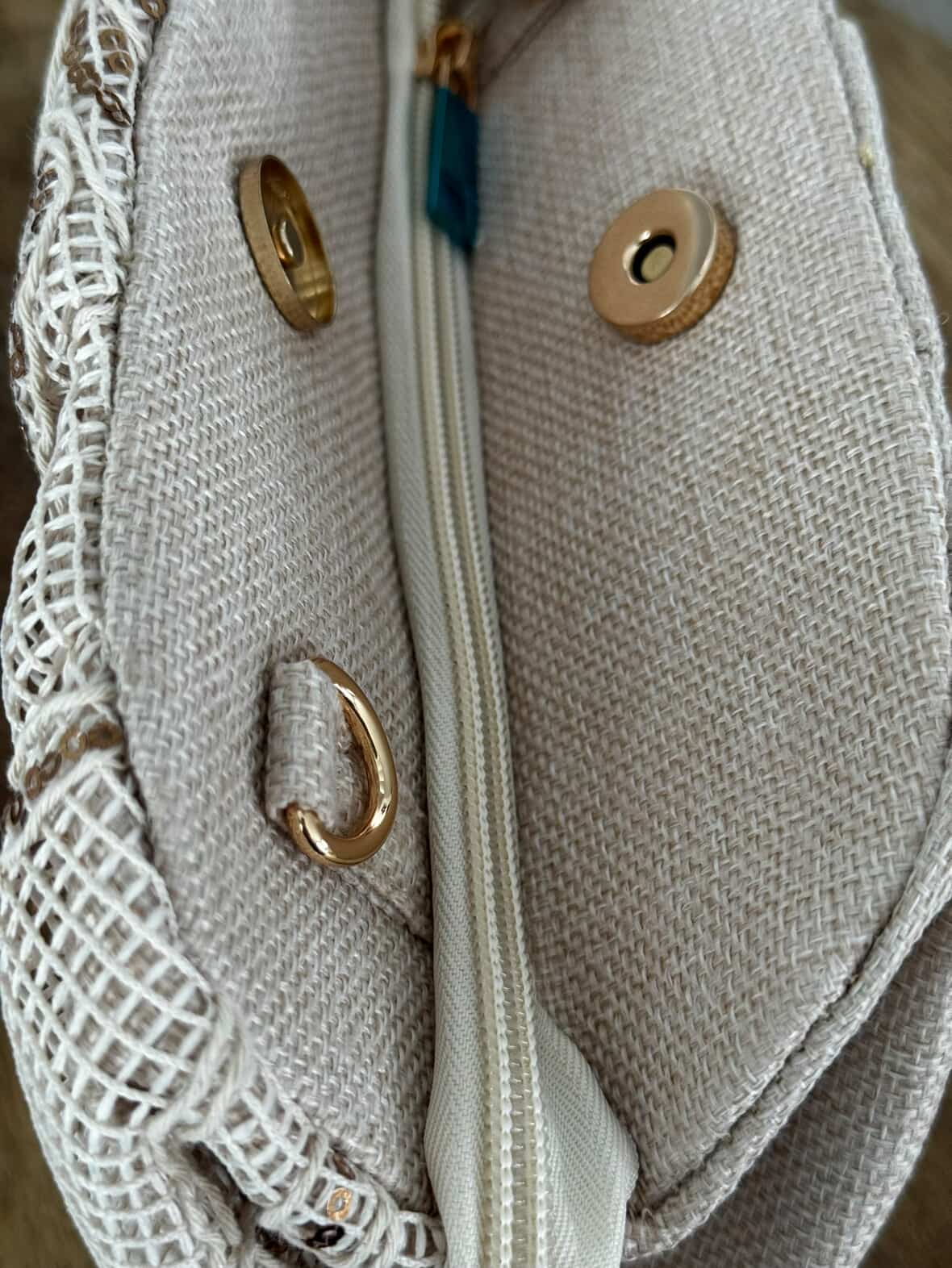 Bolso efecto rafia con lentejuelas