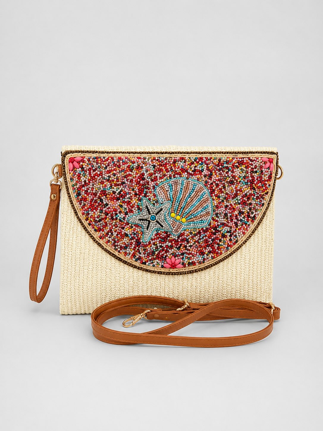 Bolso tipo sobre abalorios
