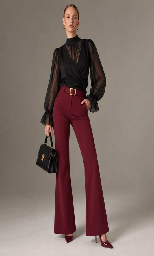 Pantalón flare con cinturón