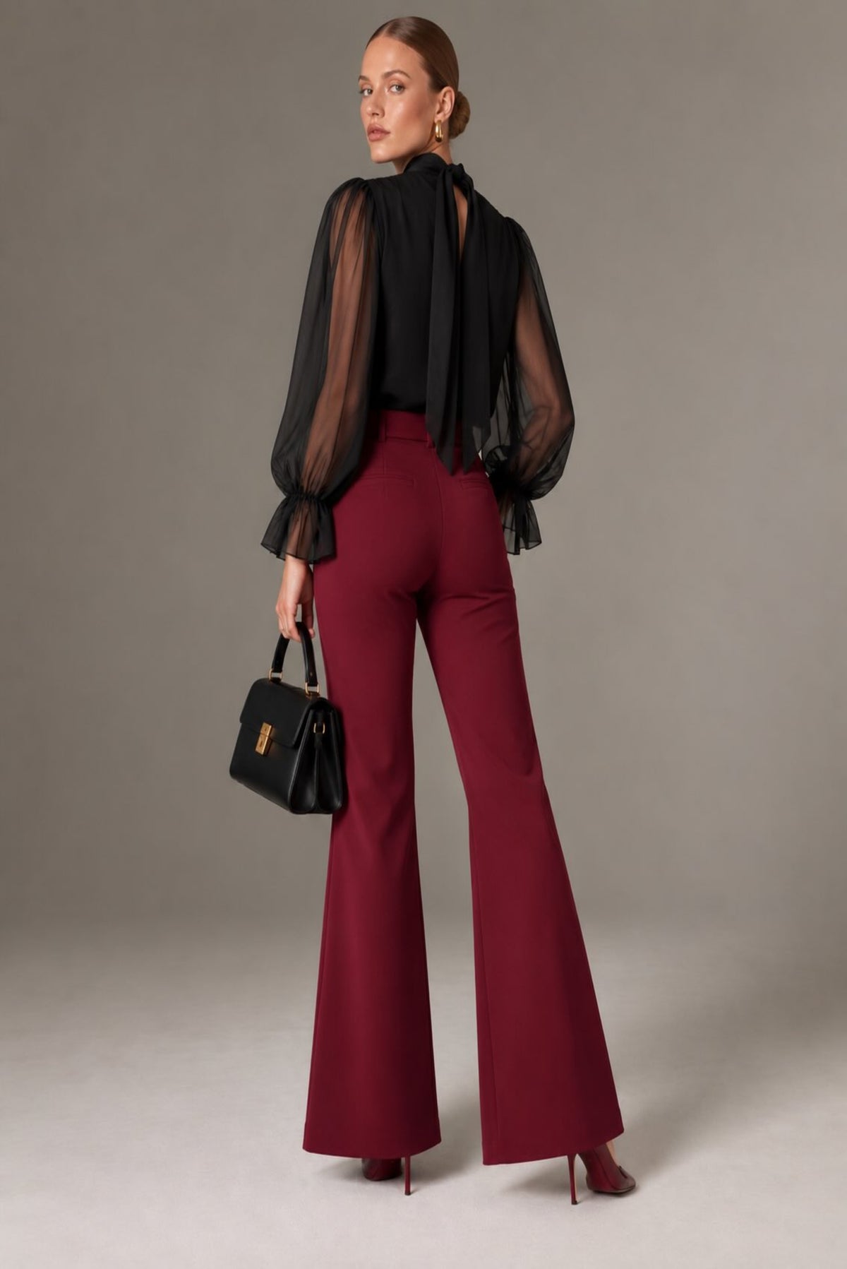 Pantalón flare con cinturón