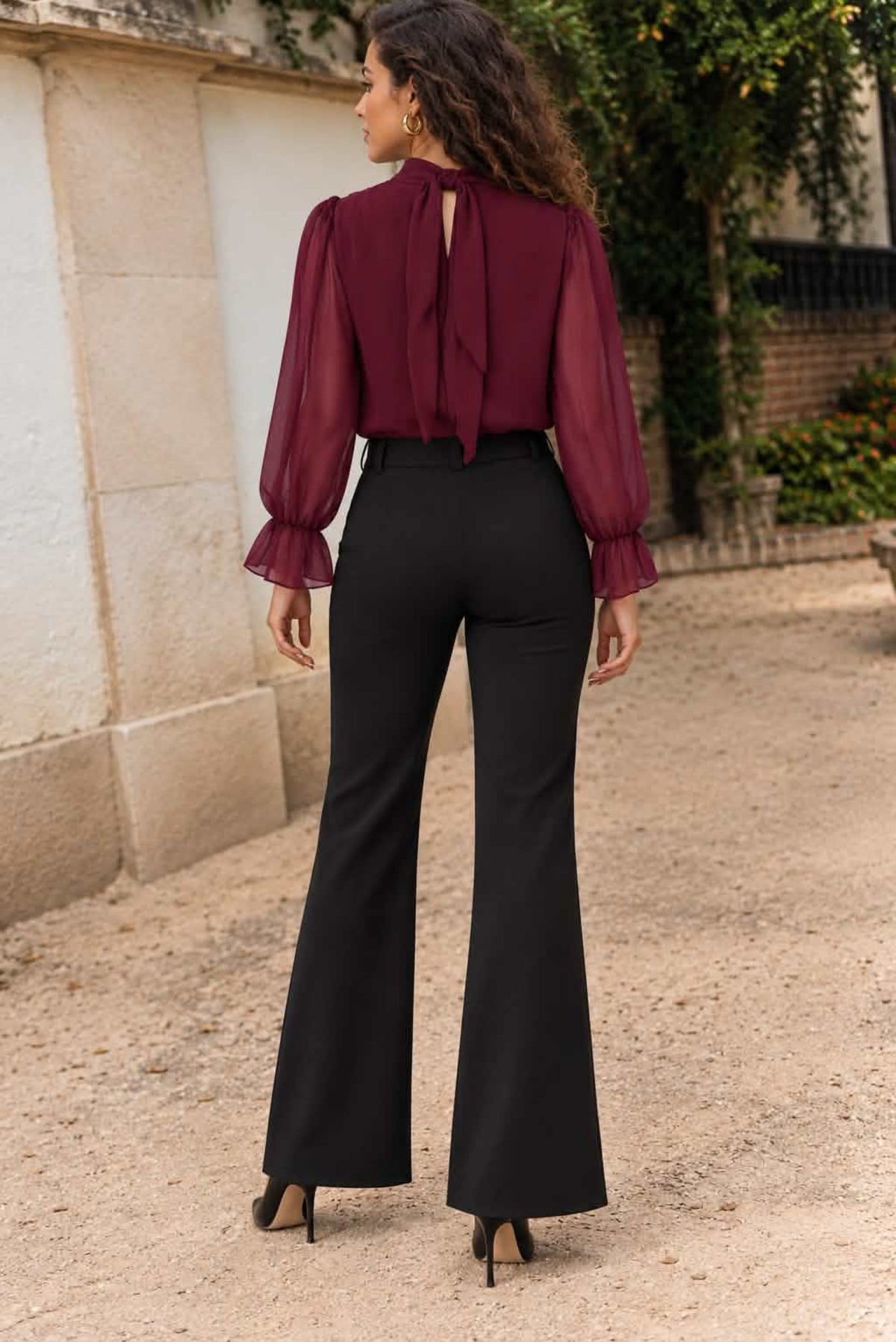 Pantalón flare con cinturón