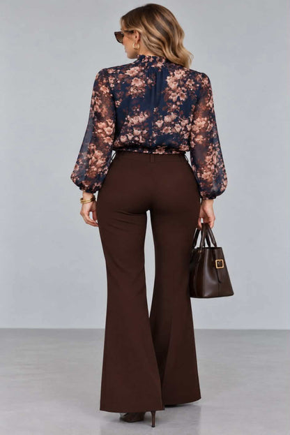 Pantalón flare con cinturón