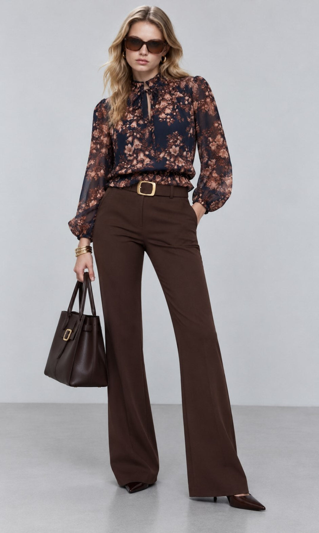 Pantalón flare con cinturón