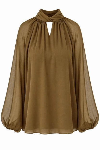 Blusa fluida con cuello alto