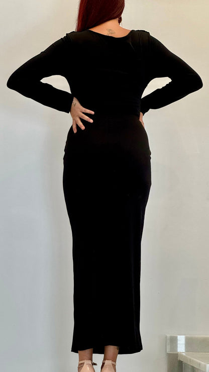 Robe noire avec fente