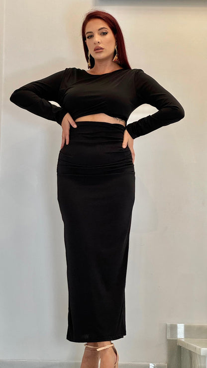 Robe noire avec fente
