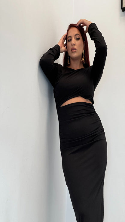 Robe noire avec fente