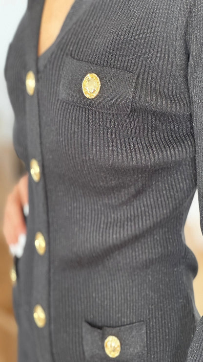 Robe en maille à manches longues avec boutons effet brillant